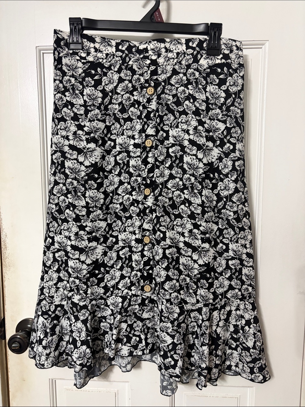 Black & White Floral Button-Front Midi Skirt with Ruffle Hem
